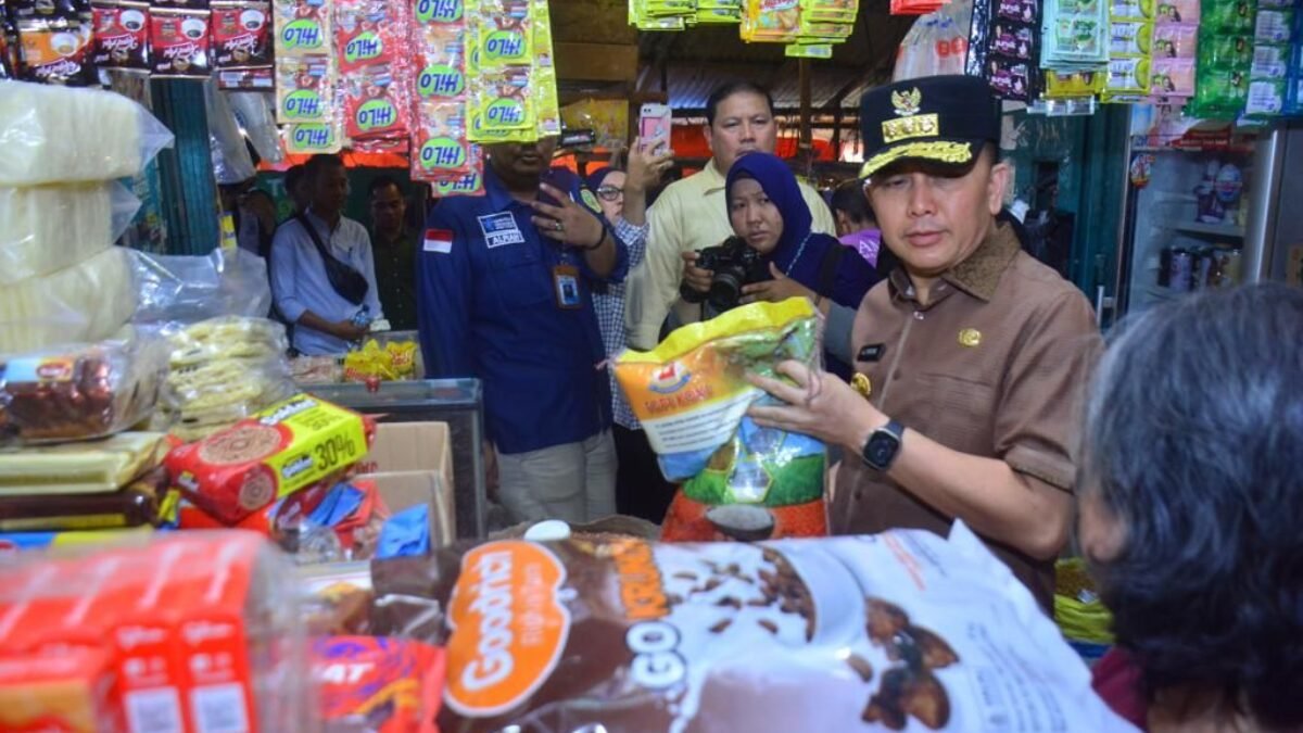 Pj Gubernur Sumsel Fatoni Memastikan Stok Beras di Sumsel Aman Hingga Maret 2024 Pj Gubernur Sumsel Fatoni Memastikan Stok Beras di Sumsel Aman Hingga Maret 2024