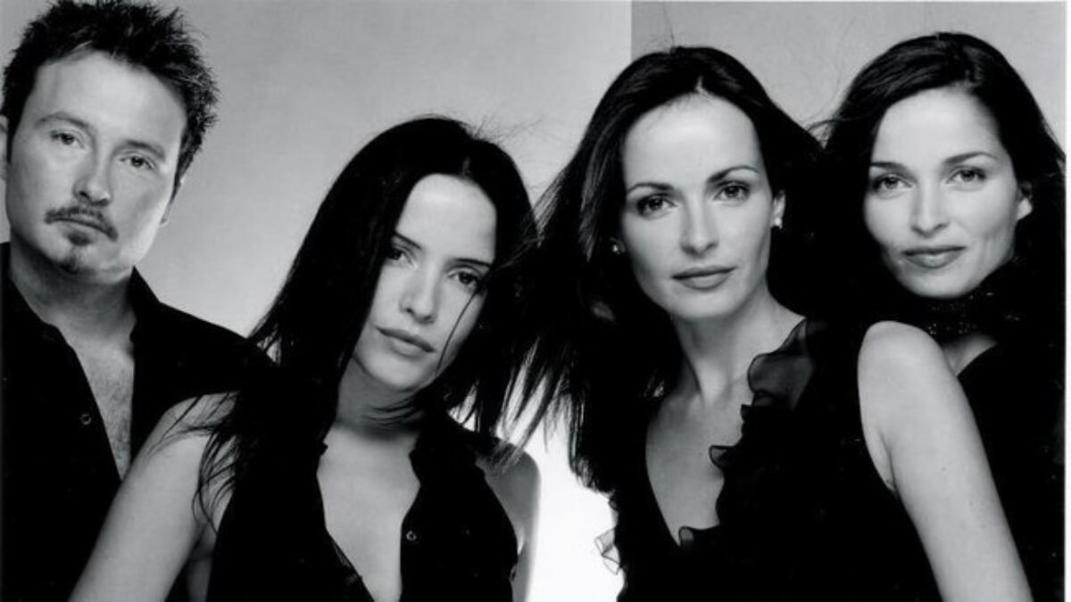 Ravel Entertainment Mengungkap Alasan The Corrs Tampil Pukul 9 Malam Ravel Entertainment Mengungkap Alasan The Corrs Tampil Pukul 9 Malam