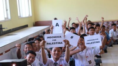 SMAN 1 Cihara Dukung Aksi Kemanusiaan Komunitas Perempuan Indonesia