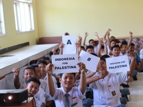 SMAN 1 Cihara Dukung Aksi Kemanusiaan Komunitas Perempuan Indonesia