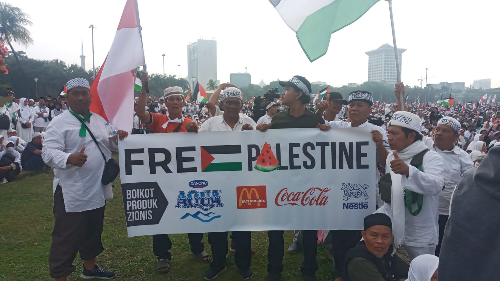 Foto: Solidaritas untuk Palestina di Monas, Demonstrasi Massal Meminta Boikot Produk Pro-Israel. Jakarta (5/11/23). (Doc.Ist)