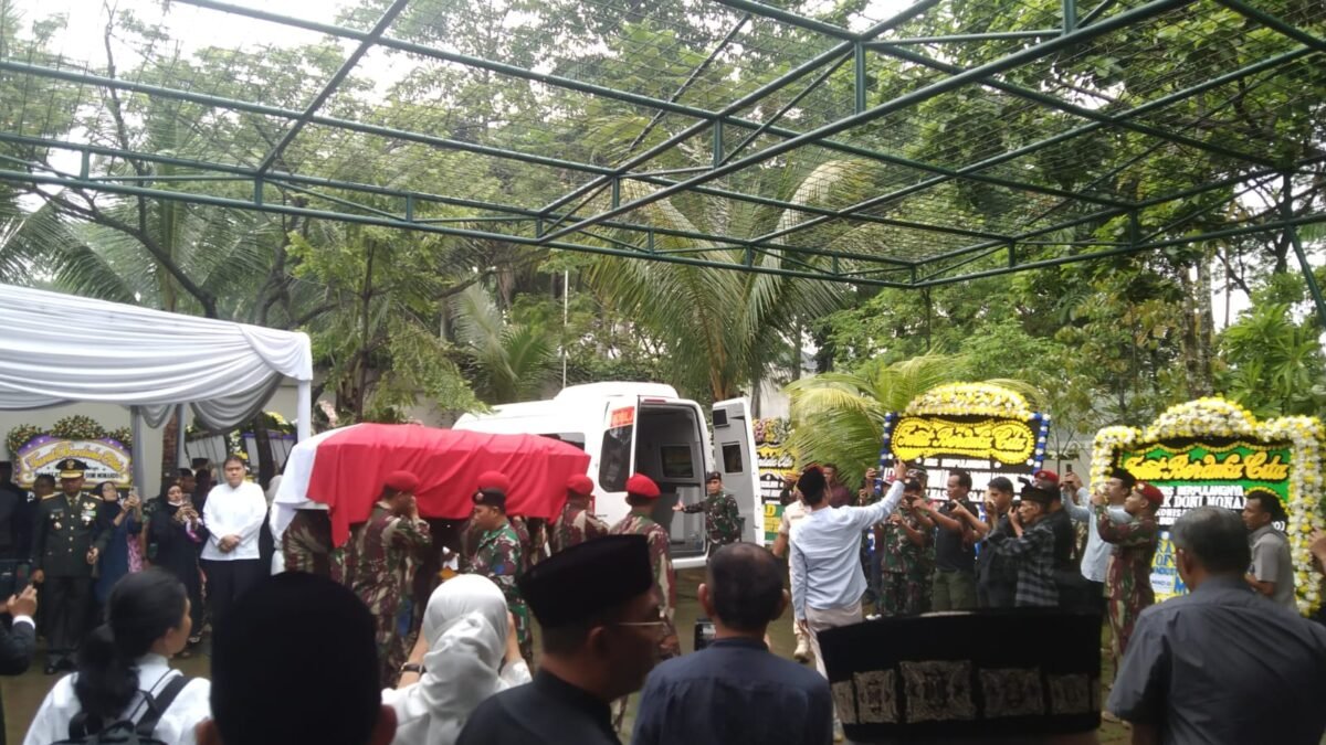 Jenazah Doni Monardo Dilepas Secara Militer Dari Rumah Duka di BSD City