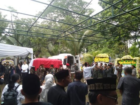 Jenazah Doni Monardo Dilepas Secara Militer Dari Rumah Duka di BSD City