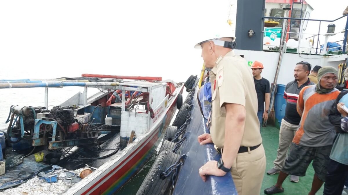 Menindaklanjuti Keluhan Nelayan, Pemerintah Bangkalan Intensifkan Patroli Anti Mini Trawl Menindaklanjuti Keluhan Nelayan, Pemerintah Bangkalan Intensifkan Patroli Anti Mini Trawl