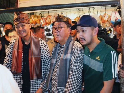 Mas Ega dan Ganjar Pranowo dalam DNA Yang Sama Blusukan