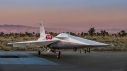 NASA secara resmi memamerkan pesawat supersonik eksperimental senyap X-59 hasil kolaborasiLockheed Martin, sebuah perusahaan kedirgantaraan, senjata dan pertahanan Amerika di California, Amerika Serikat pada Jumat (12/1) lalu. (Lockheed Martin/Garry Tice/Handout via REUTERS)