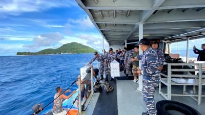 Sukseskan Pemilu, TNI AL Distribusikan Kotak Suara Ke Pulau Terdepan Indonesia