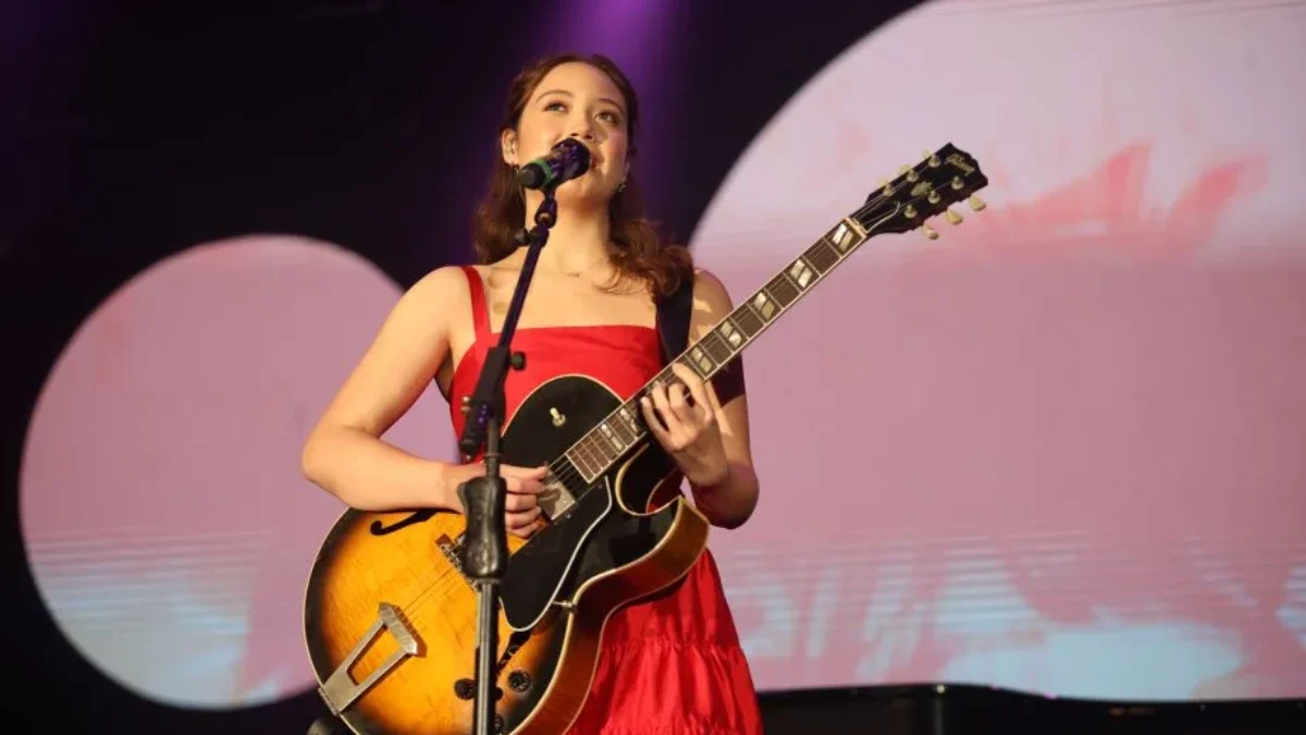 Penampilan Emosional Laufey di BNI Java Jazz Festival Sentuh Hati Penonton Penampilan Emosional Laufey di BNI Java Jazz Festival Sentuh Hati Penonton