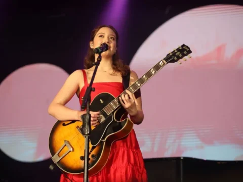Penampilan Emosional Laufey di BNI Java Jazz Festival Sentuh Hati Penonton