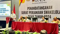 Foto: Badan Nasional Sertifikasi Profesi (BNSP) melaksanakan penandatanganan Surat Perjanjian Swakelola Program Sertifikasi Kompetensi Kerja (PSKK) di Hotel Harris Gubeng, Surabaya, pada Senin, 20 Mei 2024. (Doc.BNSP) Foto: Badan Nasional Sertifikasi Profesi (BNSP) melaksanakan penandatanganan Surat Perjanjian Swakelola Program Sertifikasi Kompetensi Kerja (PSKK) di Hotel Harris Gubeng, Surabaya, pada Senin, 20 Mei 2024. (Doc.BNSP)