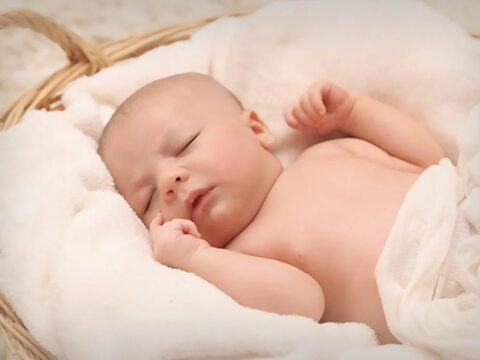 8 Daftar Perlengkapan Bayi Baru Lahir yang Wajib Parents Siapkan