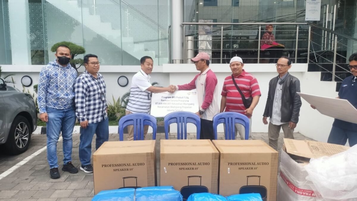 BRI Warung Buncit Serahkan Bantuan Sarana Kegiatan di 3 RT Wilayah Mampang