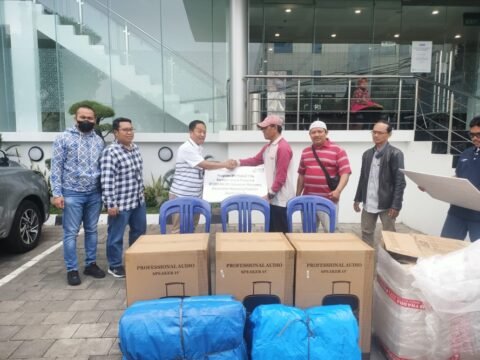 BRI Warung Buncit Serahkan Bantuan Sarana Kegiatan di 3 RT Wilayah Mampang
