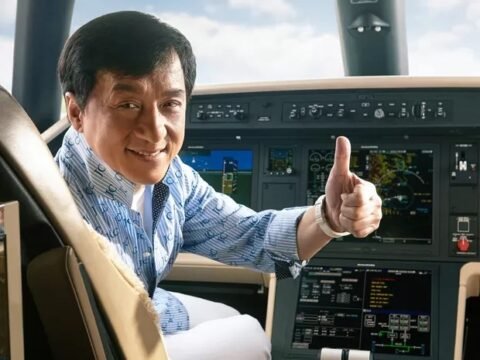 Jackie Chan Datang ke Indonesia dengan Jet Pribadi