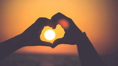 10 Tanda Anda Bukan Pria Romantis