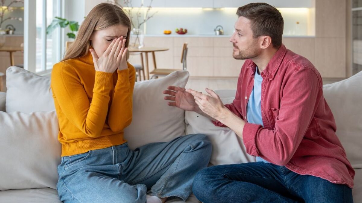 Wanita Pura-Pura Mencintai: Fenomena Manipulasi Emosi dalam Hubungan Romantis Wanita Pura-Pura Mencintai: Fenomena Manipulasi Emosi dalam Hubungan Romantis