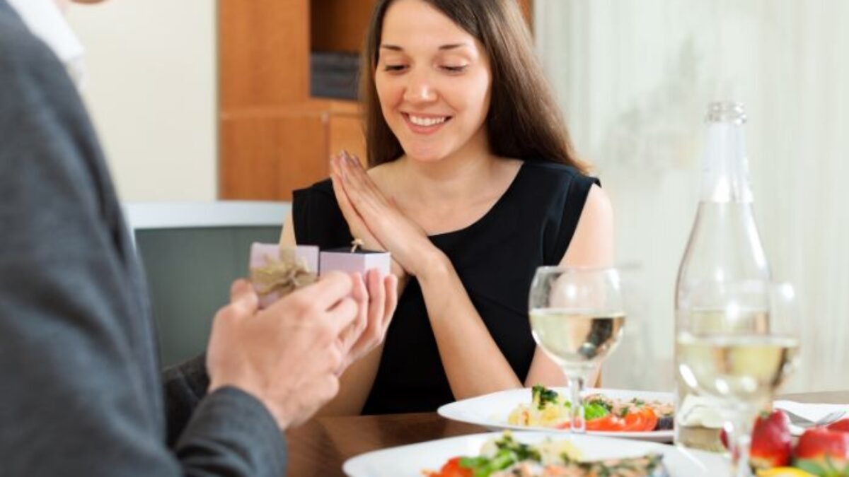 Kenapa Perempuan Lebih Sering ‘Ngode’? Ini Analisis Berdasarkan Data dan Survei Terbaru!