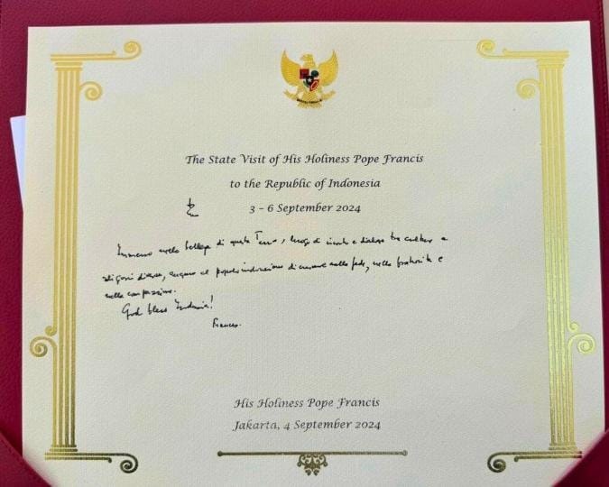 Yang Ditulis Paus Fransiskus di Buku Kenangan Tamu Istana Merdeka