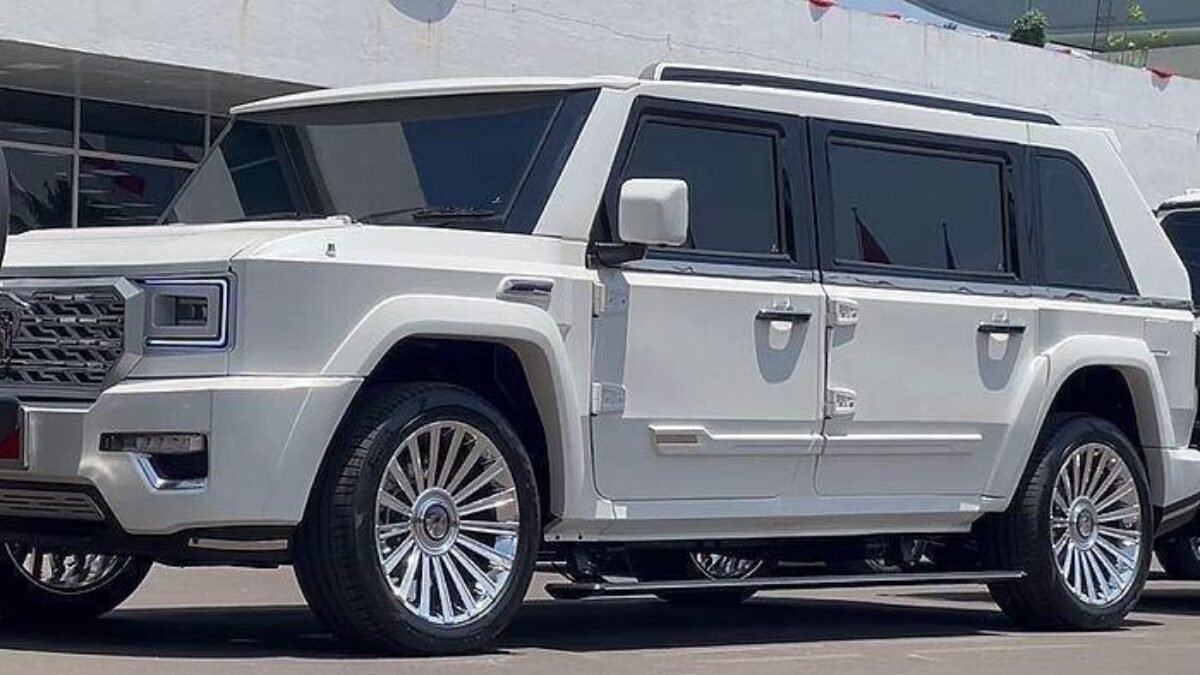 Momen Acara Pelantikan Prabowo Subianto: Mobil Pindad Garuda Mencuri Perhatian Momen Acara Pelantikan Prabowo Subianto: Mobil Pindad Garuda Mencuri Perhatian