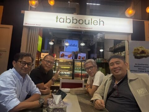 Obrolan Pinggir Jalan Dari Singapura
