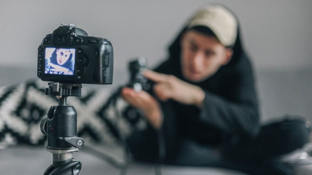 Membangun Personal Brand di Era Digital: Strategi Pria Gen Z dalam Berkarya Membangun Personal Brand di Era Digital: Strategi Pria Gen Z dalam Berkarya