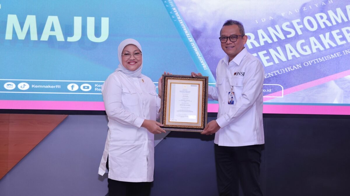 Menteri Tenaga Kerja Ida Fauziyah Raih Sertifikasi Profesional GRC dan Luncurkan Buku Baru Menteri Tenaga Kerja Ida Fauziyah Raih Sertifikasi Profesional GRC dan Luncurkan Buku Baru
