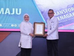 Menteri Tenaga Kerja Ida Fauziyah Raih Sertifikasi Profesional GRC dan Luncurkan Buku Baru
