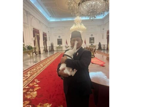 Hanya Dia yang Berani Memegang Hidung Prabowo
