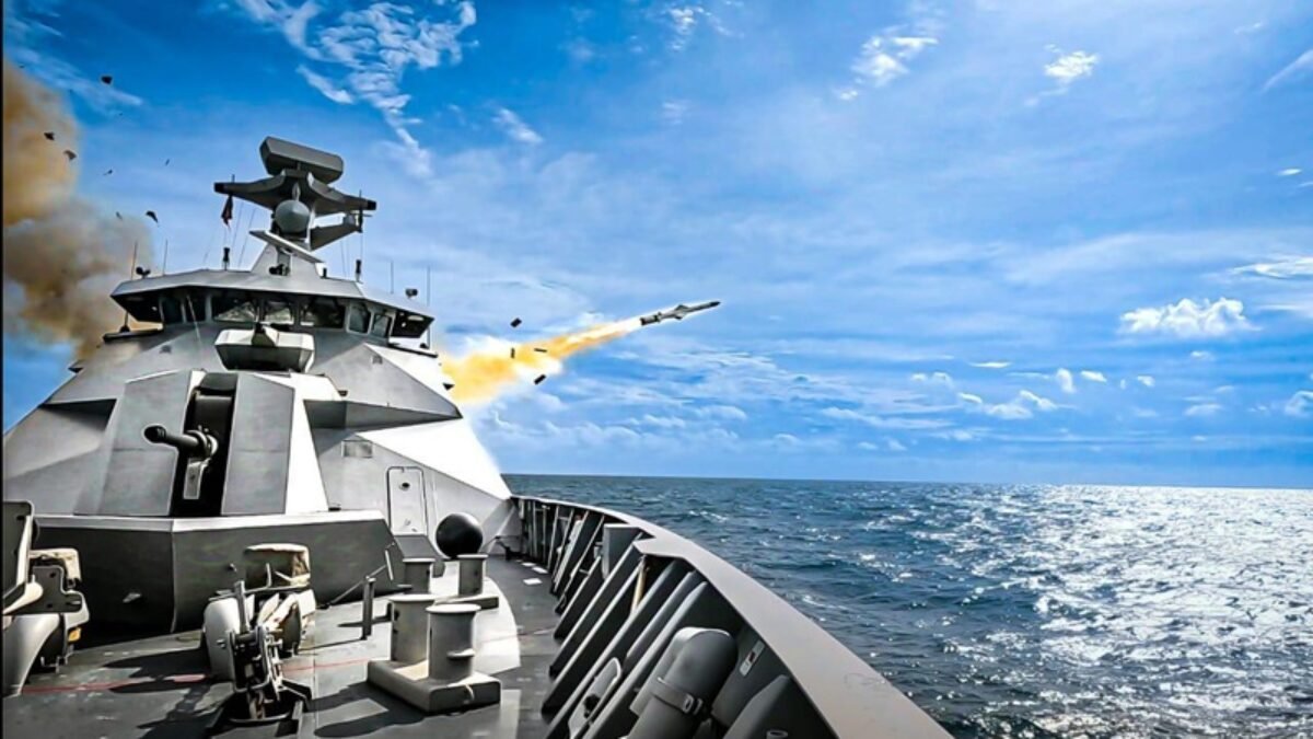 TNI AL Berhasil Menghancurkan Sasaran Strategis Musuh di Darat dengan Tepat TNI AL Berhasil Menghancurkan Sasaran Strategis Musuh di Darat dengan Tepat