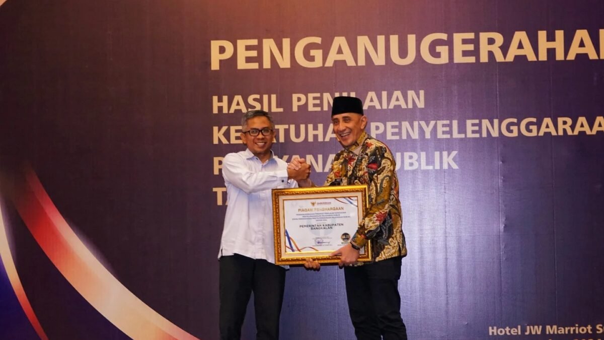Pemkab Bangkalan Raih Penghargaan Zona Hijau Pelayanan Publik dari Ombudsman Pemkab Bangkalan Raih Penghargaan Zona Hijau Pelayanan Publik dari Ombudsman