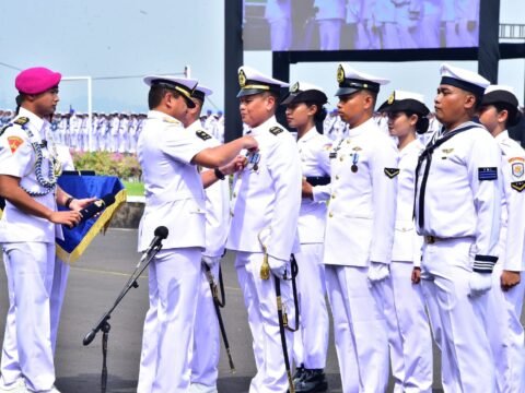 KASAL Pimpin Upacara Hari Armada RI Tahun 2024 Di Surabaya
