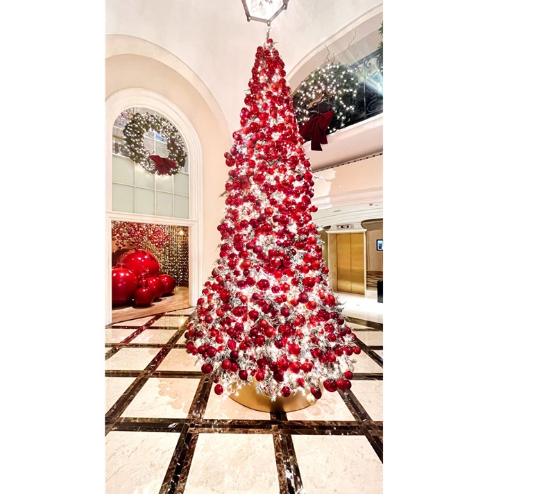 Glorious Christmas Di Hotel Gran Mahakam