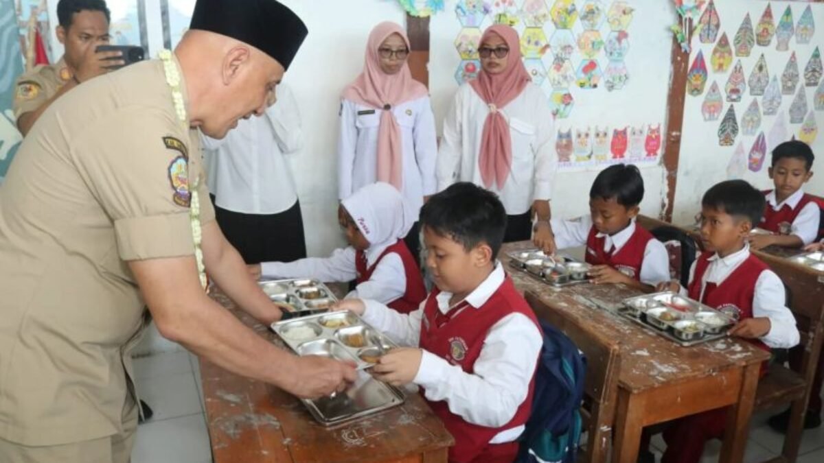 Program Makan Bergizi Gratis (MBG) Mulai Berjalan di Kabupaten Bangkalan Program Makan Bergizi Gratis (MBG) Mulai Berjalan di Kabupaten Bangkalan