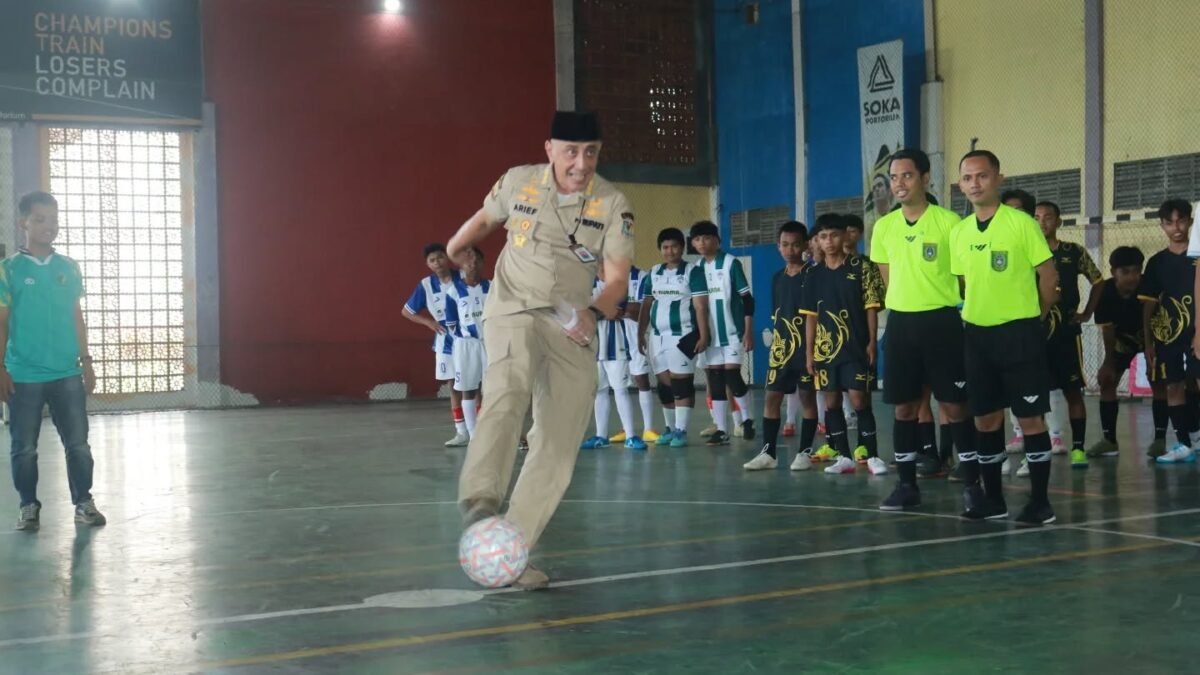 Pj Bupati Bangkalan Resmi Membuka Futsal Festival Pelajar Cup 2025