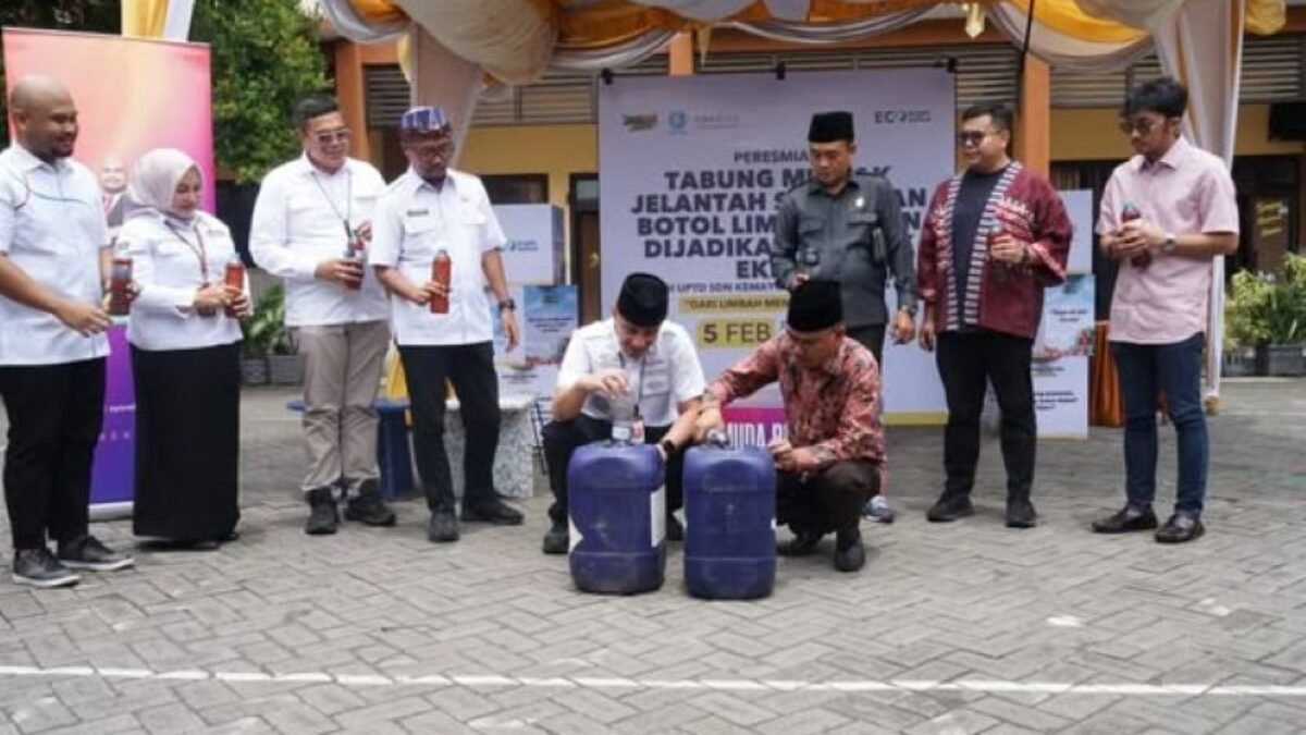 Pj. Bupati Bangkalan Luncurkan Program Inovatif Pengelolaan Sampah di SDN Kemayoran 1 Pj. Bupati Bangkalan Luncurkan Program Inovatif Pengelolaan Sampah di SDN Kemayoran 1