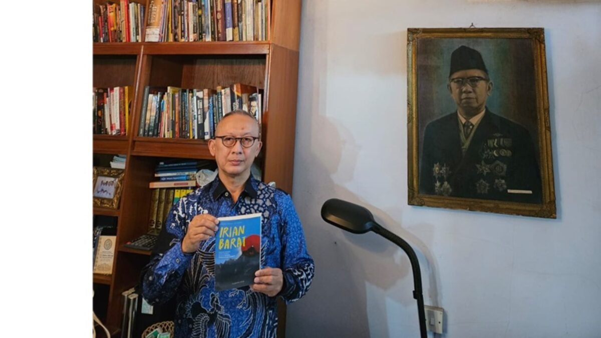Yusril Menantang Yusron Untuk Menulis Lebih Jauh Djuanda Kartawidjaja