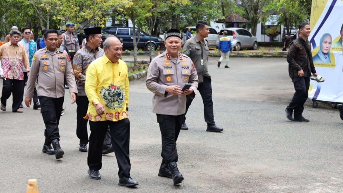 Kapolda Kalsel Dukung Penuh Asesmen BAN-PT di ULM: Sinergi Polisi dan Akademisi Jadi Pilar Kemajuan Pendidikan Kapolda Kalsel Dukung Penuh Asesmen BAN-PT di ULM: Sinergi Polisi dan Akademisi Jadi Pilar Kemajuan Pendidikan