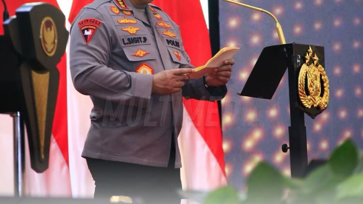 Kapolri Beri Kenaikan Pangkat Luar Biasa Personel Yang Gugur di Way Kanan