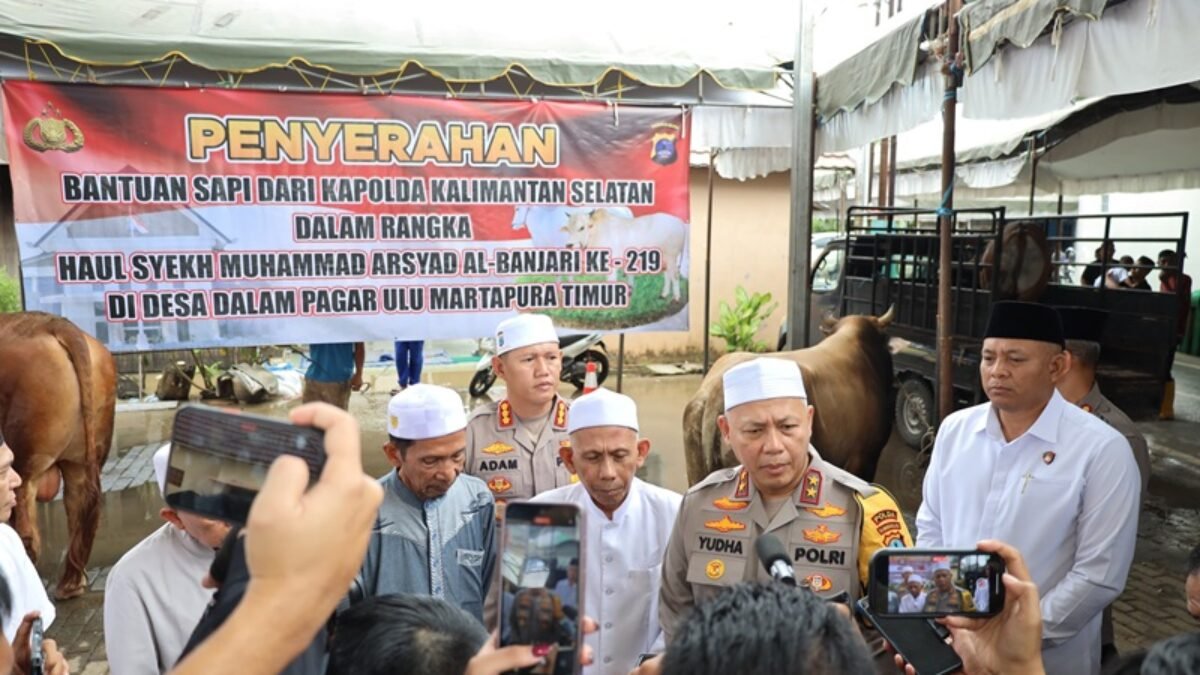 Kapolda Kalsel Serahkan 5 Ekor Sapi untuk Haul ke-219 Syekh Muhammad Arsyad Al Banjari