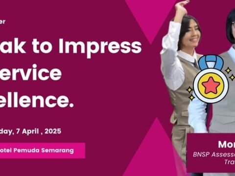 Coach Monita di Acara Speak to Impress in Service Excellence