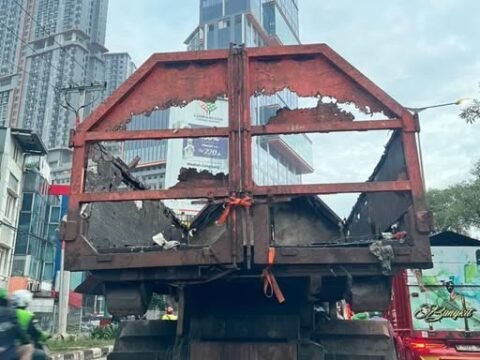 Truk Sampah dengan Kondisi Tak Layak Masih Beroperasi, Ini Tanggapan Warga