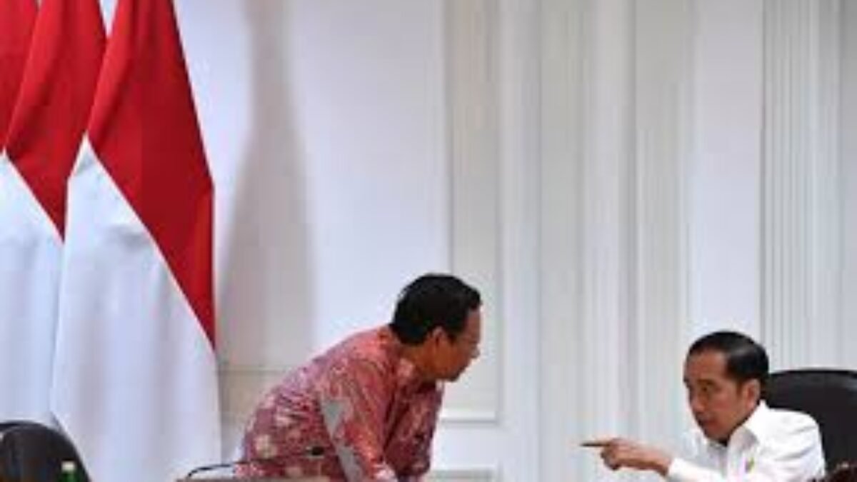 Kotak Pandora Versi Mahfud MD: Sebuah Catatan Perubahan Arah di Istana