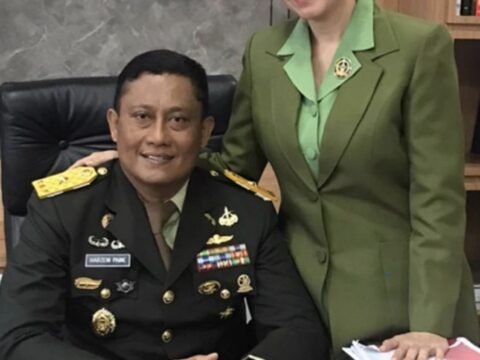 Wajib Militer dan Bela Negara di Mata Brigjen TNI Harzeni Paine, S.H., M.A. Wajib Militer dan Bela Negara di Mata Brigjen TNI Harzeni Paine, S.H., M.A.