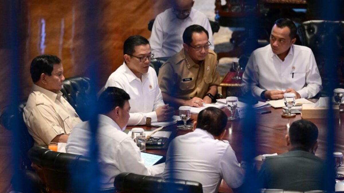 Mengintip Rapat Meja Bundar di Hambalang
