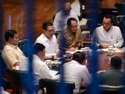 Mengintip Rapat Meja Bundar di Hambalang