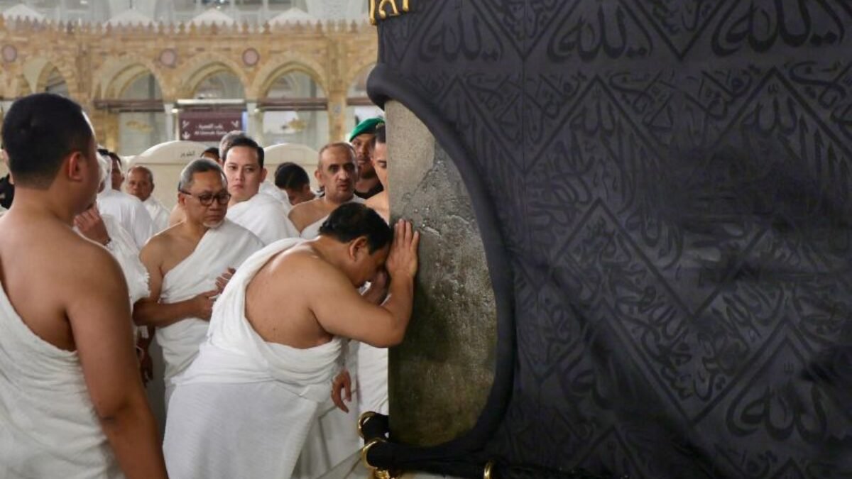 Prabowo Subianto Tunaikan Ibadah Umrah Usai Pertemuan Bilateral di Arab Saudi
