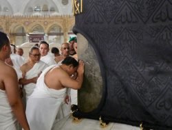 Prabowo Subianto Tunaikan Ibadah Umrah Usai Pertemuan Bilateral di Arab Saudi