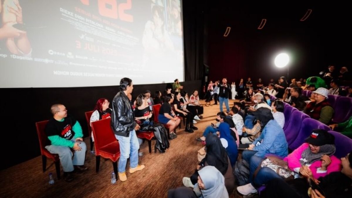 Rieke Diah Pitaloka dan Keanu Agl Beraksi dalam Film Komedi Aksi “Agen +62” Rieke Diah Pitaloka dan Keanu Agl Beraksi dalam Film Komedi Aksi “Agen +62”