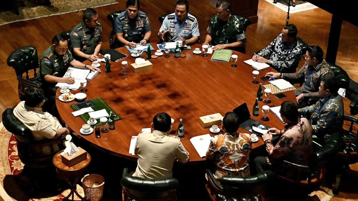 Presiden Prabowo Gelar Rapat Meja Bundar Bersama Dewan Jenderal di Hambalang, Bahas Pertahanan Negara Presiden Prabowo Gelar Rapat Meja Bundar Bersama Dewan Jenderal di Hambalang, Bahas Pertahanan Negara
