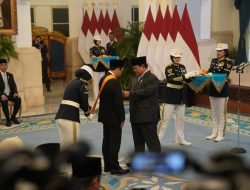 H. Sultan Najamuddin Terima Tanda Kehormatan Bintang Utama di Istana Negara